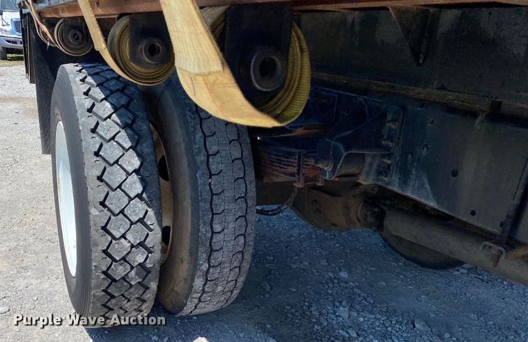 image for item JW9471 2006 Chevrolet C7500  flatbed truck