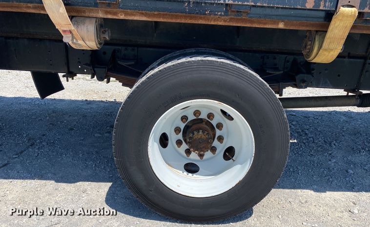 image for item JW9471 2006 Chevrolet C7500  flatbed truck