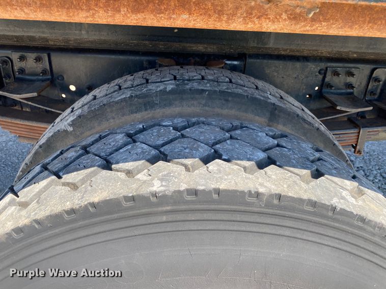 image for item JW9471 2006 Chevrolet C7500  flatbed truck