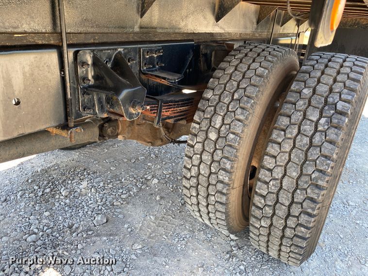 image for item JW9471 2006 Chevrolet C7500  flatbed truck