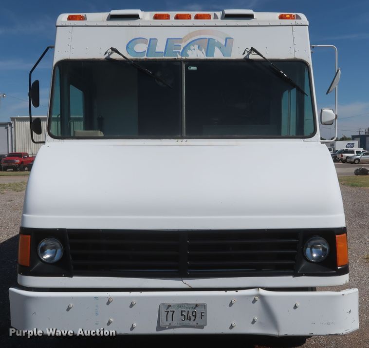 image for item JX9228 2000 Freightliner MT45  delivery truck