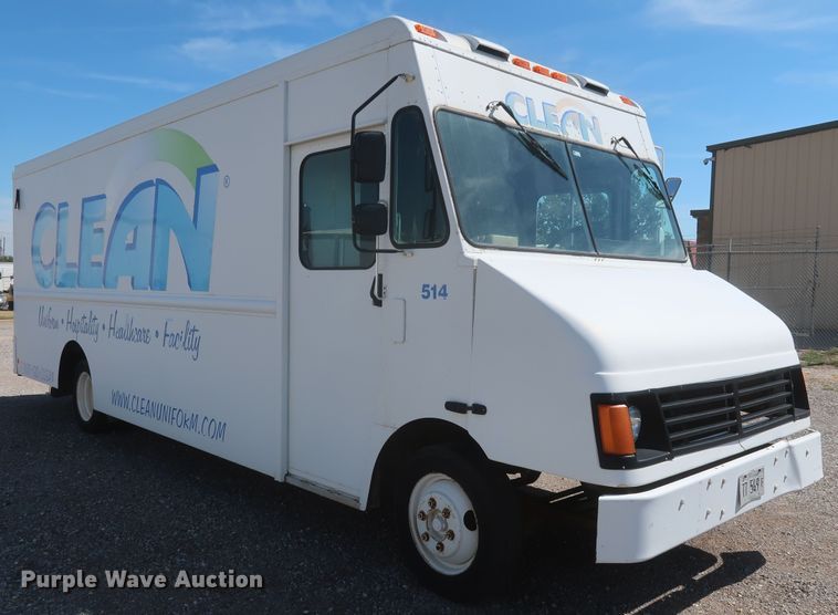 image for item JX9228 2000 Freightliner MT45  delivery truck