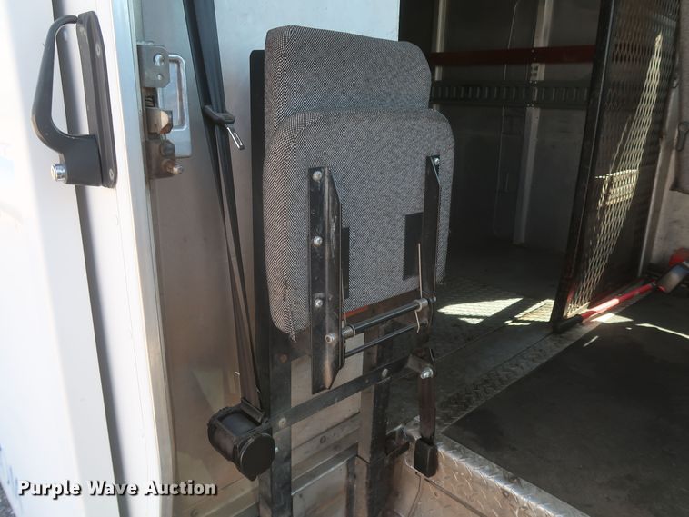 image for item JX9228 2000 Freightliner MT45  delivery truck