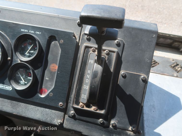 image for item JX9228 2000 Freightliner MT45  delivery truck