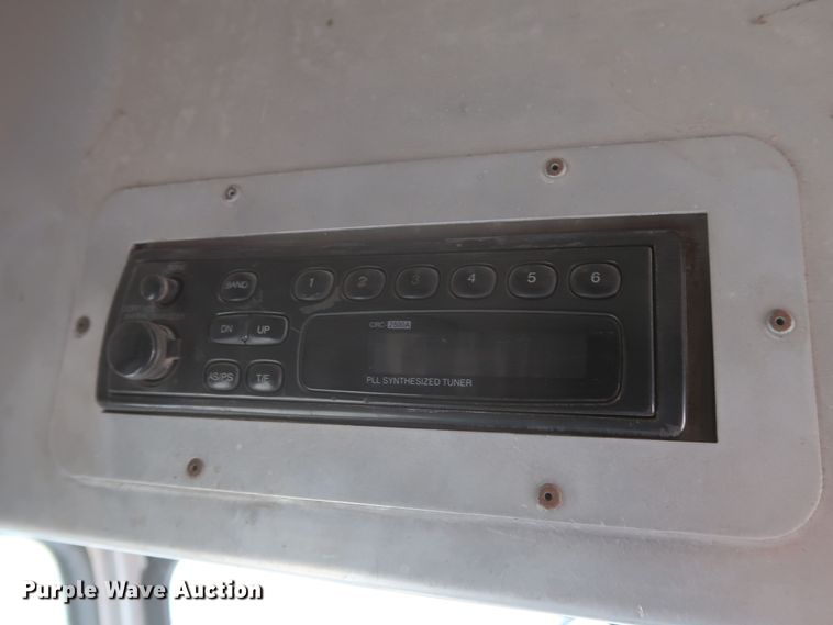 image for item JX9228 2000 Freightliner MT45  delivery truck