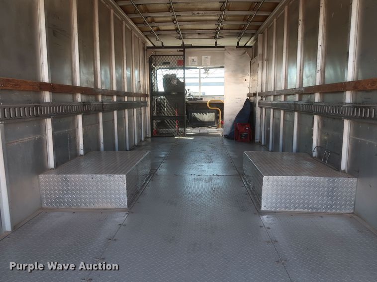 image for item JX9228 2000 Freightliner MT45  delivery truck