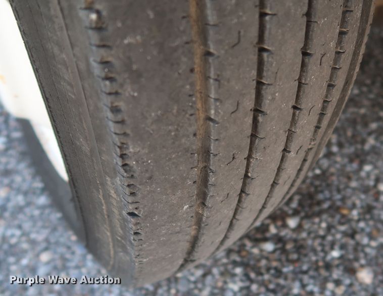 image for item JX9228 2000 Freightliner MT45  delivery truck