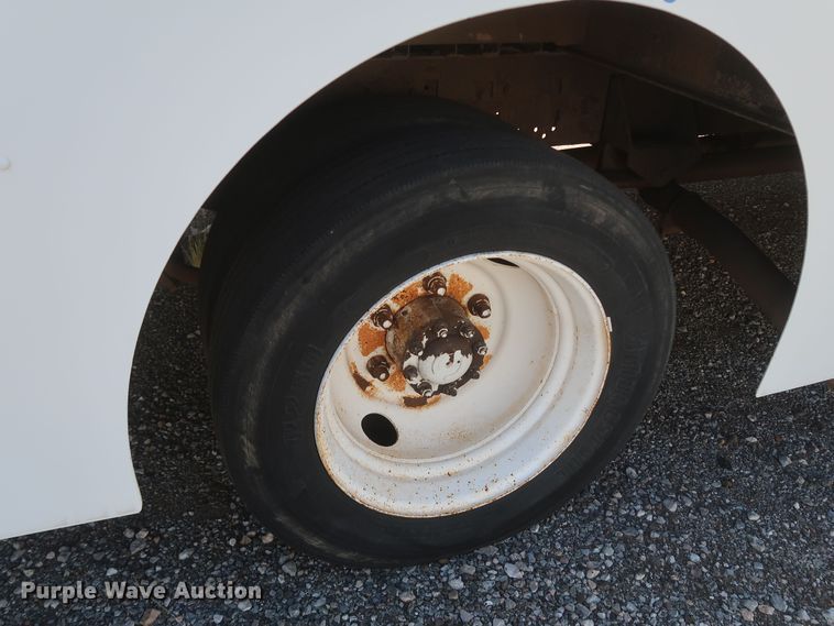 image for item JX9228 2000 Freightliner MT45  delivery truck