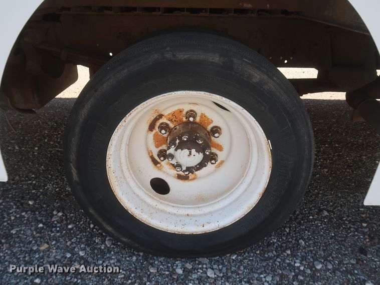 image for item JX9228 2000 Freightliner MT45  delivery truck