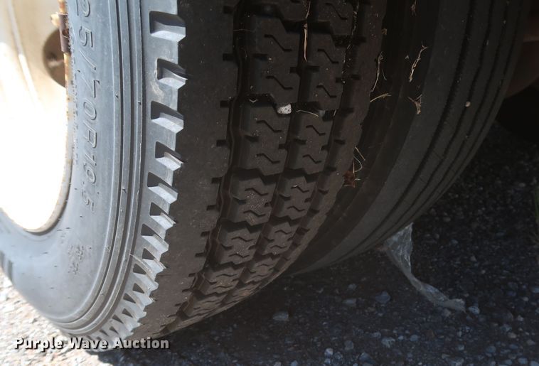 image for item JX9228 2000 Freightliner MT45  delivery truck