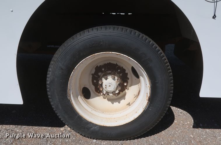 image for item JX9228 2000 Freightliner MT45  delivery truck