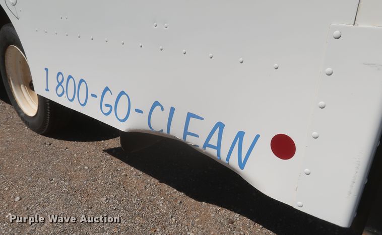 image for item JX9228 2000 Freightliner MT45  delivery truck