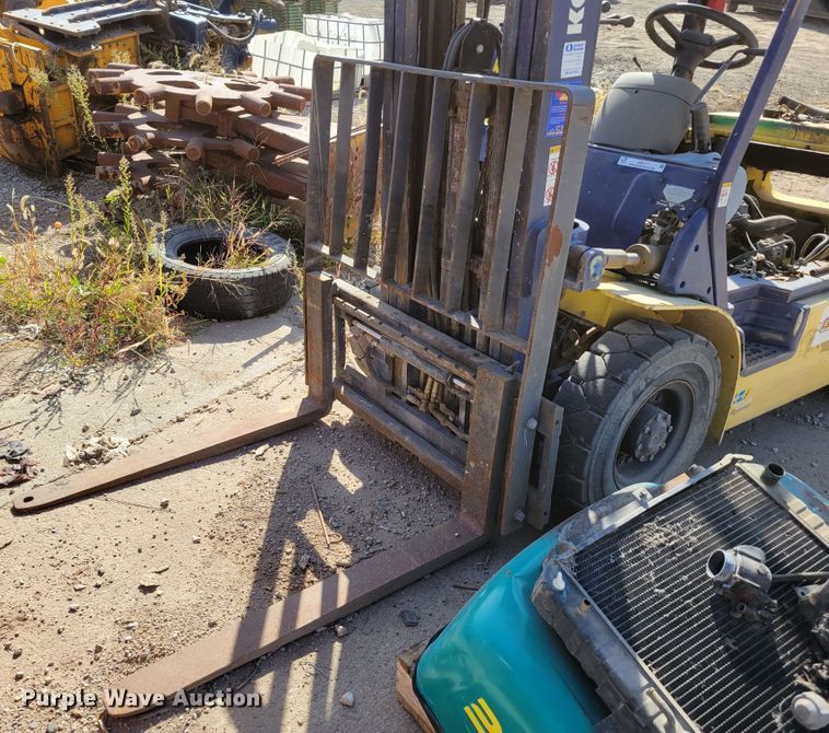 image for item JZ9117 Komatsu FG25T-12  forklift