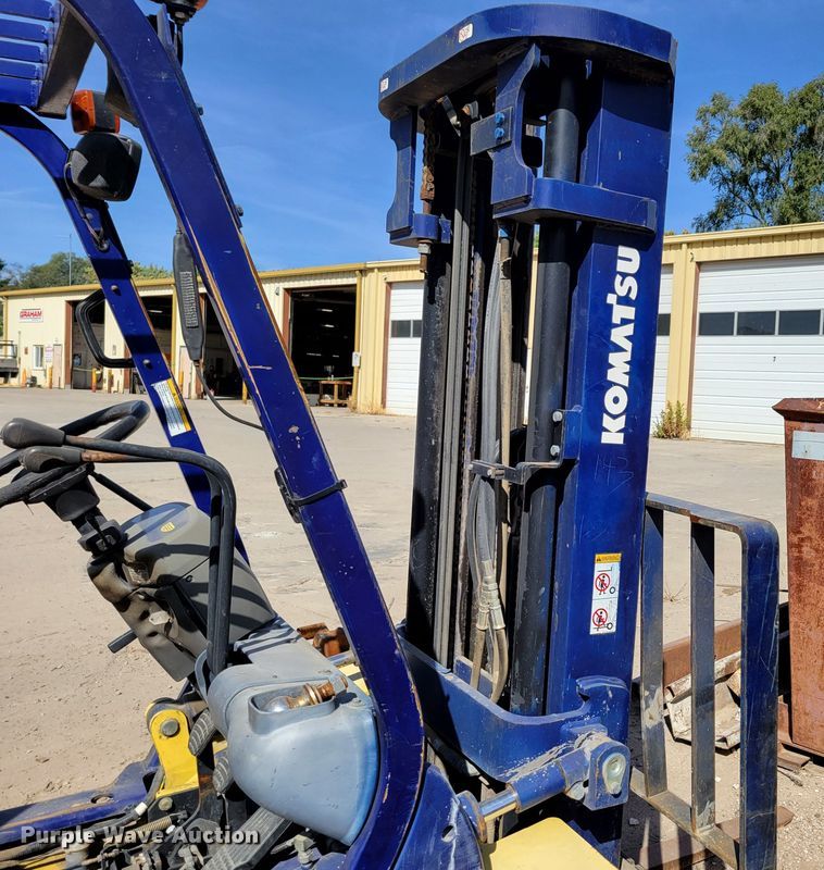 image for item JZ9117 Komatsu FG25T-12  forklift
