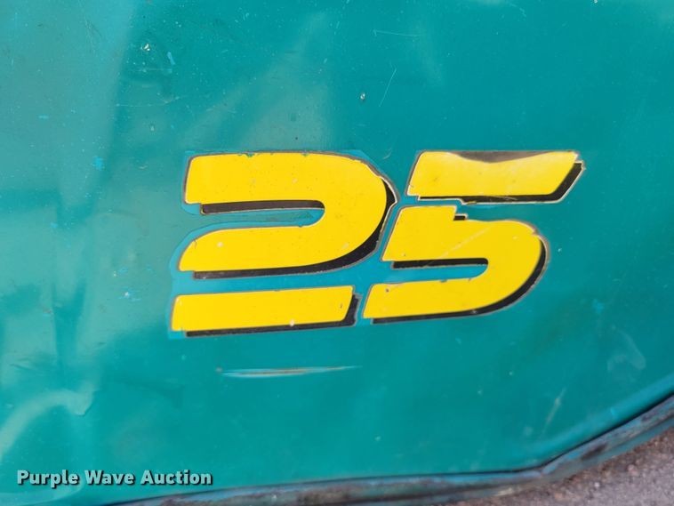 image for item JZ9117 Komatsu FG25T-12  forklift