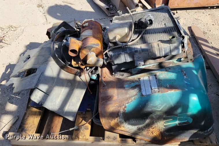 image for item JZ9117 Komatsu FG25T-12  forklift