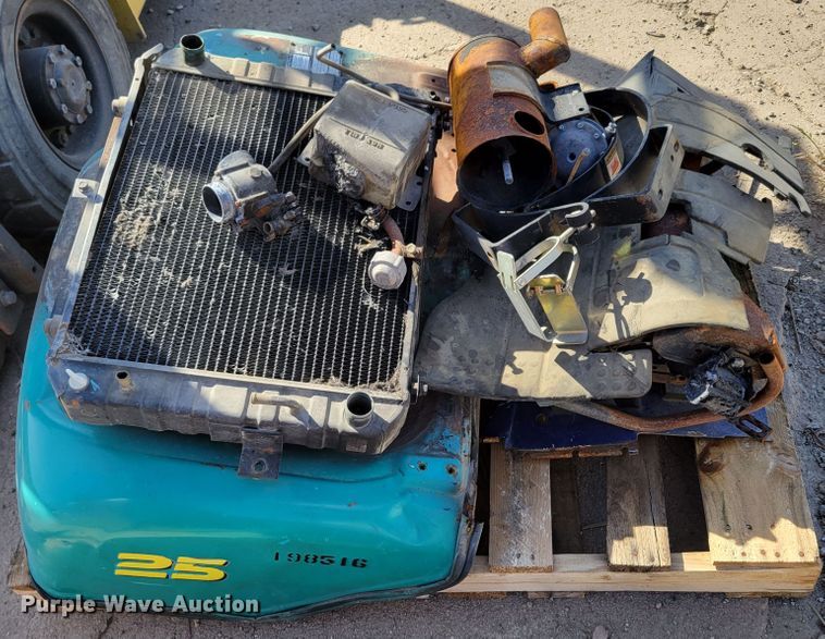 image for item JZ9117 Komatsu FG25T-12  forklift