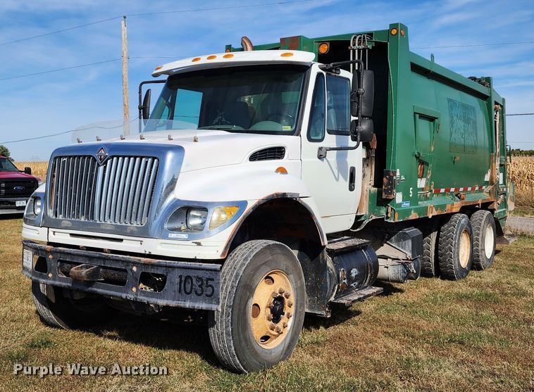 image for item KH9212 2005 International 7600  refuse truck
