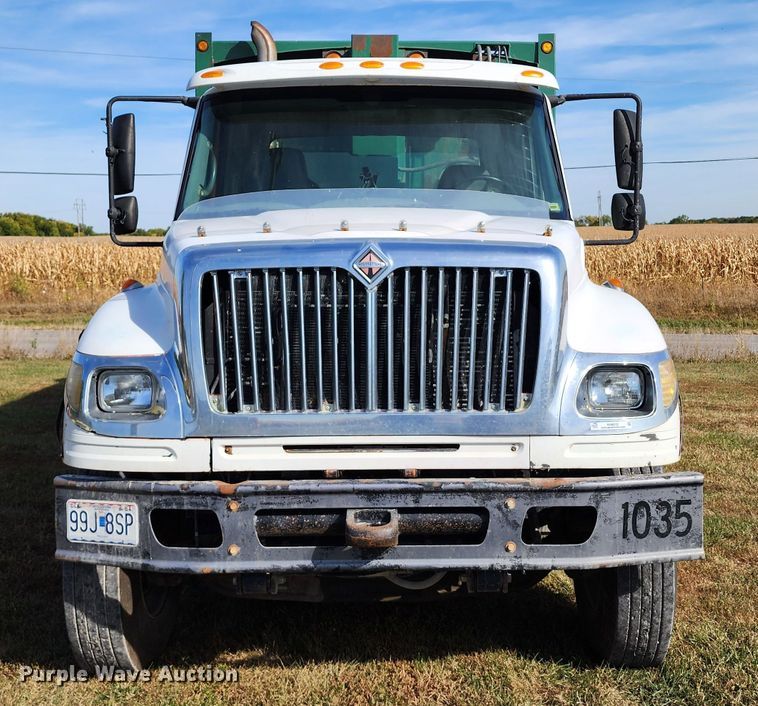 image for item KH9212 2005 International 7600  refuse truck