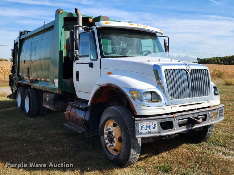 image for item KH9212 2005 International 7600  refuse truck