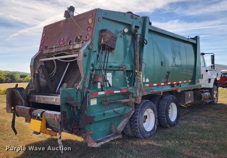 image for item KH9212 2005 International 7600  refuse truck