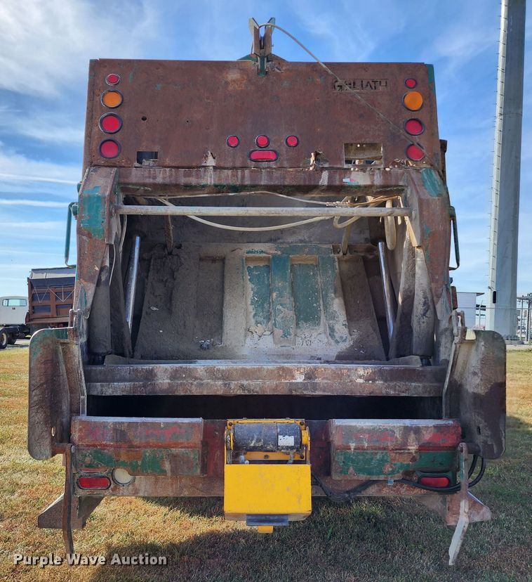 image for item KH9212 2005 International 7600  refuse truck