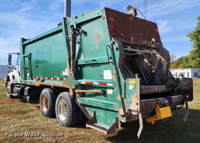 image for item KH9212 2005 International 7600  refuse truck