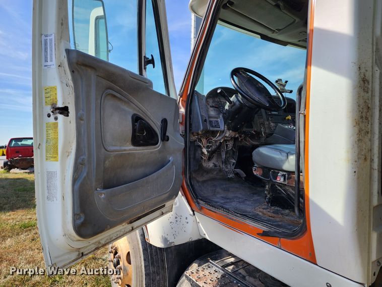 image for item KH9212 2005 International 7600  refuse truck