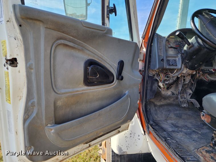 image for item KH9212 2005 International 7600  refuse truck