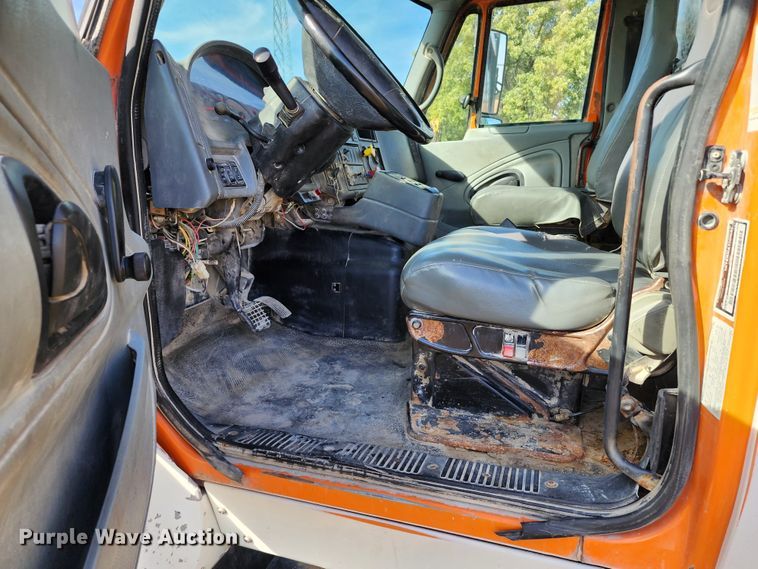 image for item KH9212 2005 International 7600  refuse truck