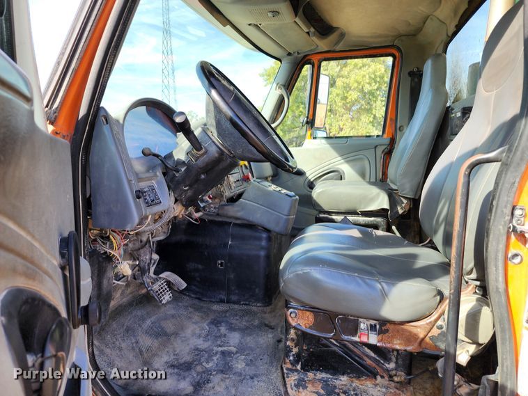 image for item KH9212 2005 International 7600  refuse truck