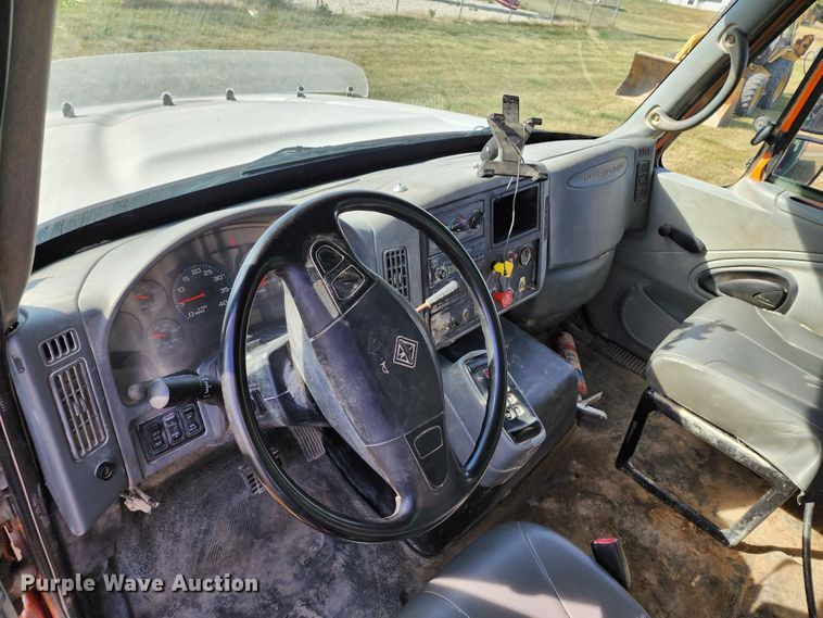 image for item KH9212 2005 International 7600  refuse truck