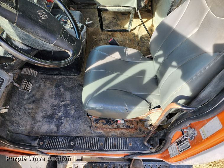 image for item KH9212 2005 International 7600  refuse truck