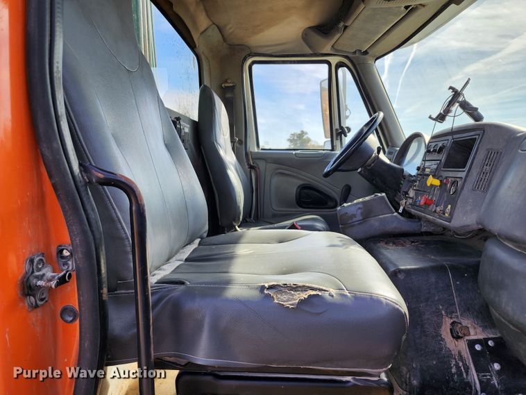 image for item KH9212 2005 International 7600  refuse truck