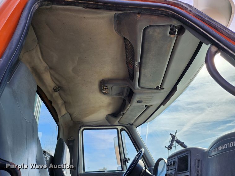 image for item KH9212 2005 International 7600  refuse truck