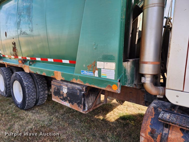 image for item KH9212 2005 International 7600  refuse truck