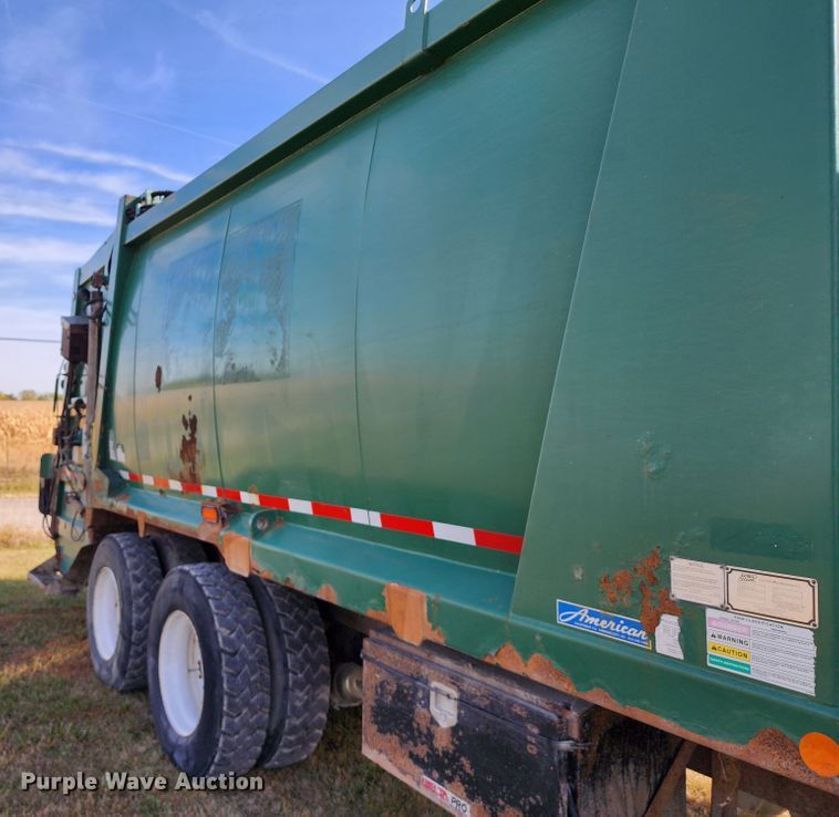 image for item KH9212 2005 International 7600  refuse truck