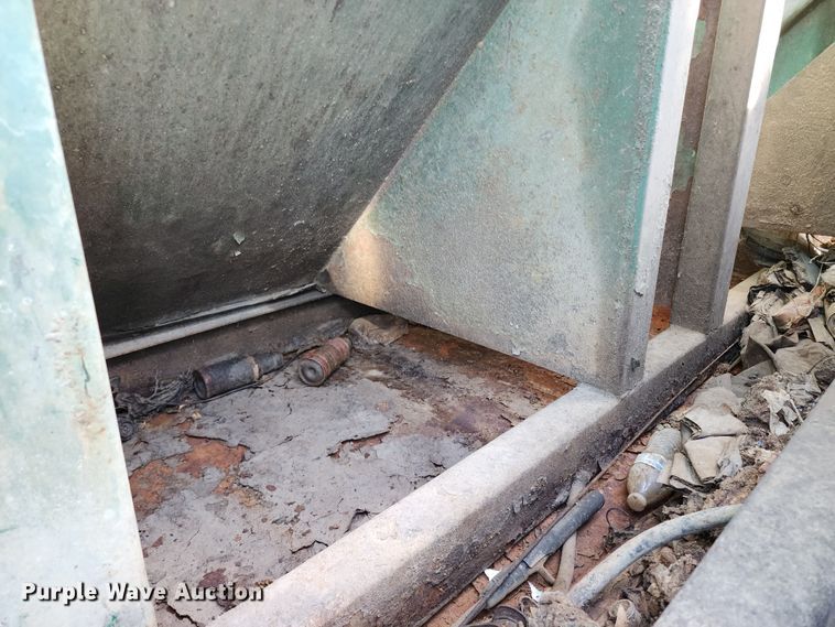 image for item KH9212 2005 International 7600  refuse truck