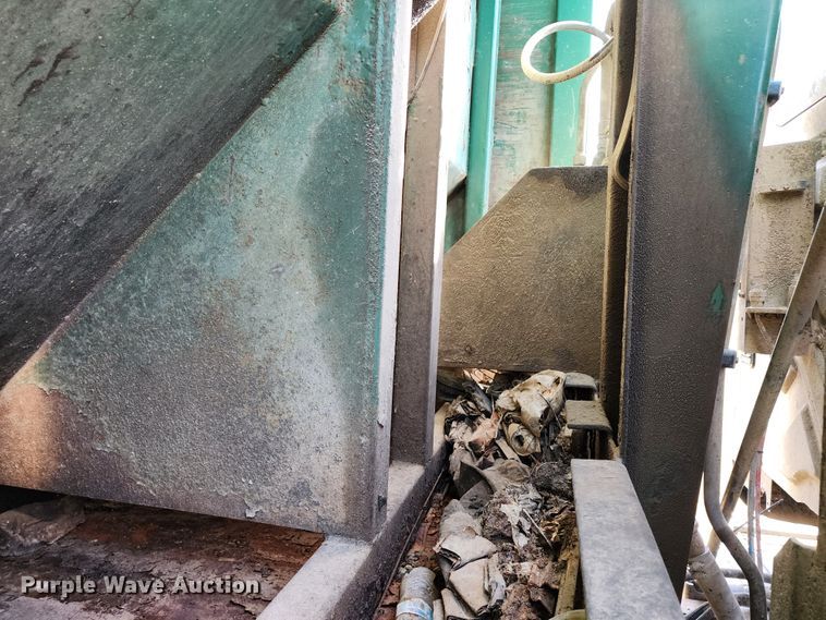 image for item KH9212 2005 International 7600  refuse truck