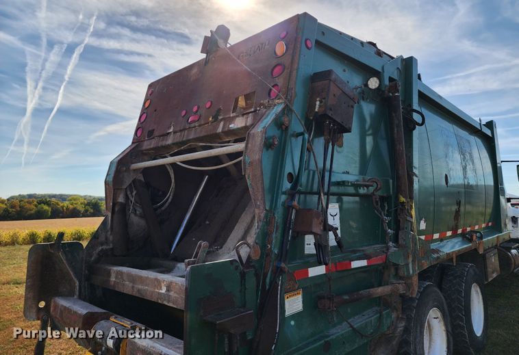 image for item KH9212 2005 International 7600  refuse truck