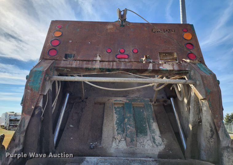 image for item KH9212 2005 International 7600  refuse truck