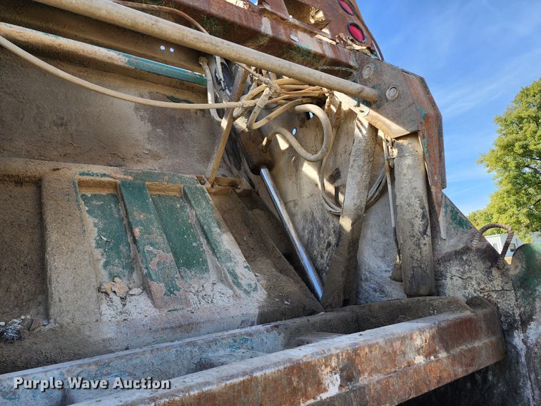 image for item KH9212 2005 International 7600  refuse truck