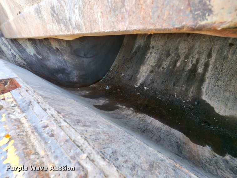 image for item KH9212 2005 International 7600  refuse truck