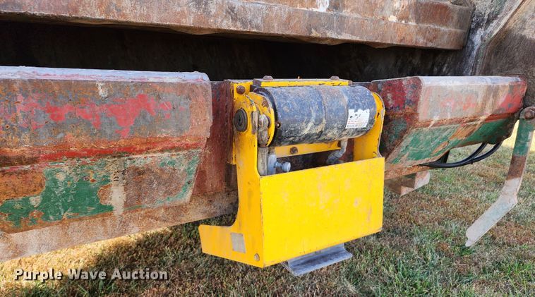 image for item KH9212 2005 International 7600  refuse truck