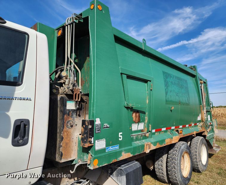 image for item KH9212 2005 International 7600  refuse truck