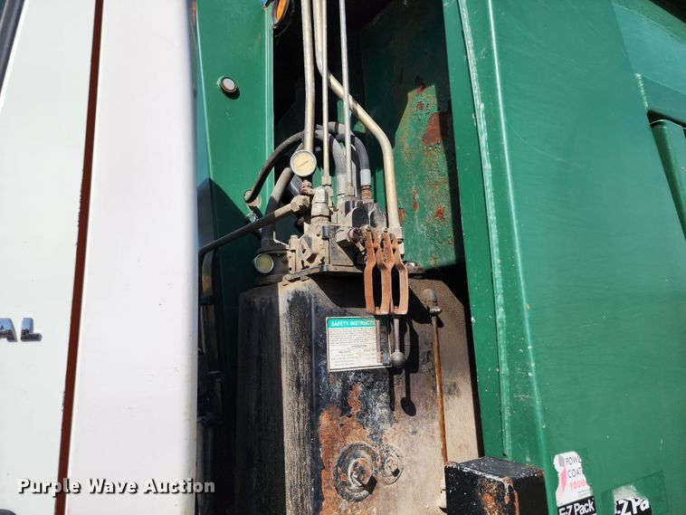 image for item KH9212 2005 International 7600  refuse truck