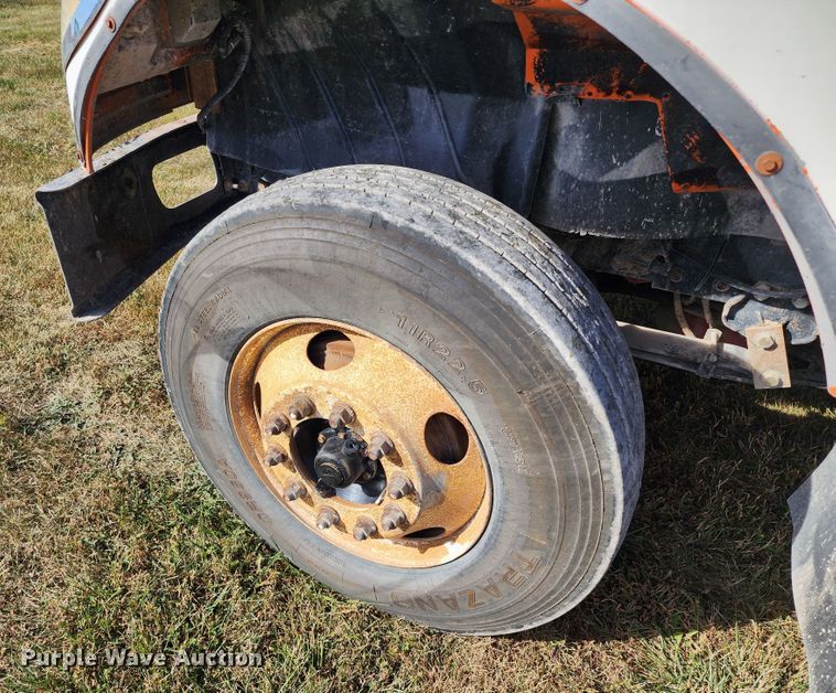 image for item KH9212 2005 International 7600  refuse truck