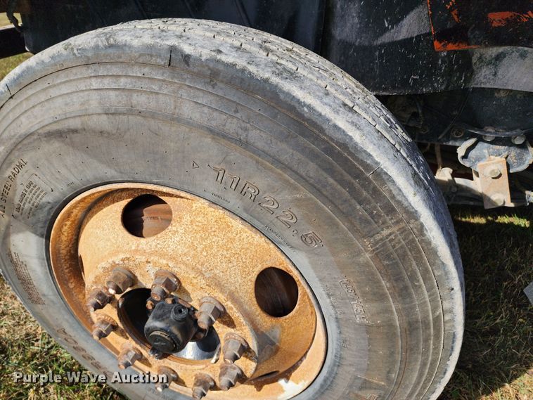 image for item KH9212 2005 International 7600  refuse truck