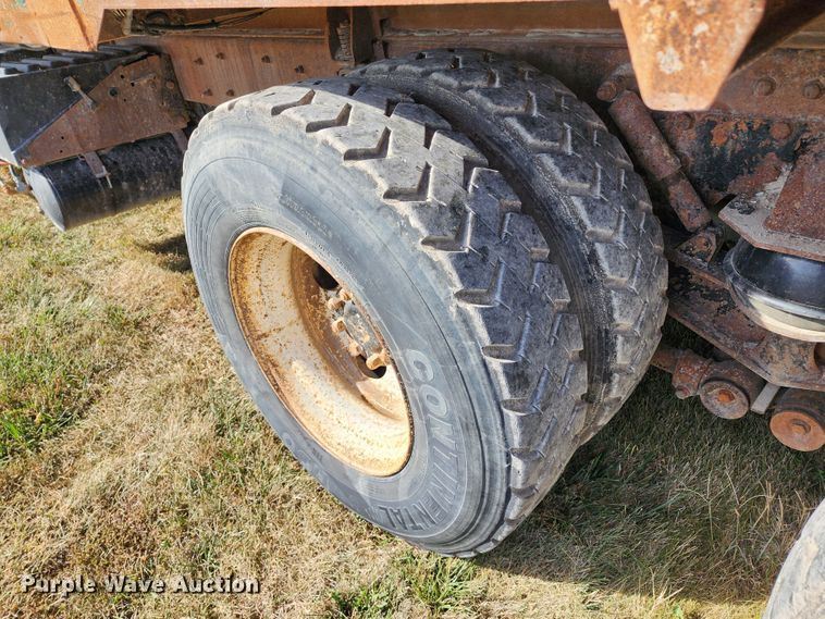 image for item KH9212 2005 International 7600  refuse truck