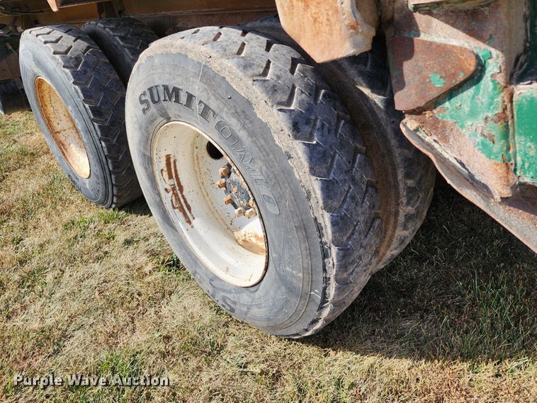 image for item KH9212 2005 International 7600  refuse truck